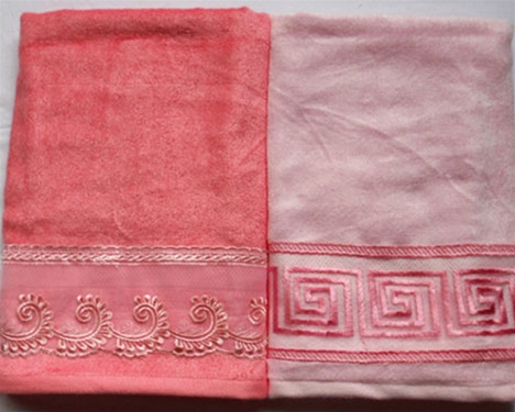 粉色绣带浴巾